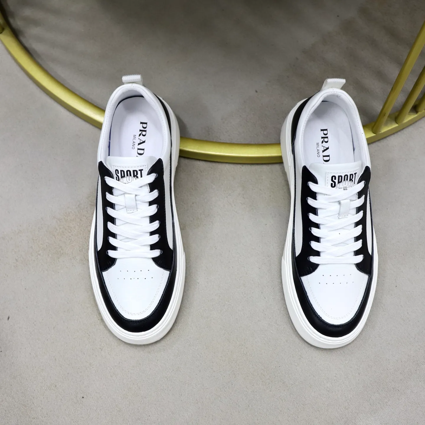 Ex-factory price: 442💰🙅‍♂️🙅‍♂️🙅‍♂️ Brand: PRADA Standard code: 38–44 (45 can be customized) Grade: Same as the official website Material: Original cowhide fabric Comfortable pigskin lining Lightweight wear-resistant outsole Style category: Men's fashionable casual shoes and boots Running sports shoes Distinguished luxury brand elements Top luxury Color: actual picture color